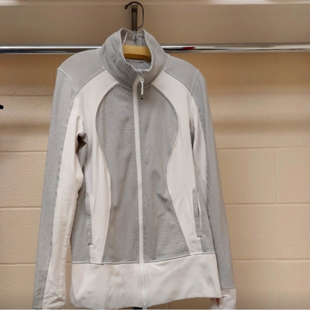 Women's Lululemon jacket 😍 ✨️ white and gray excellent condition
